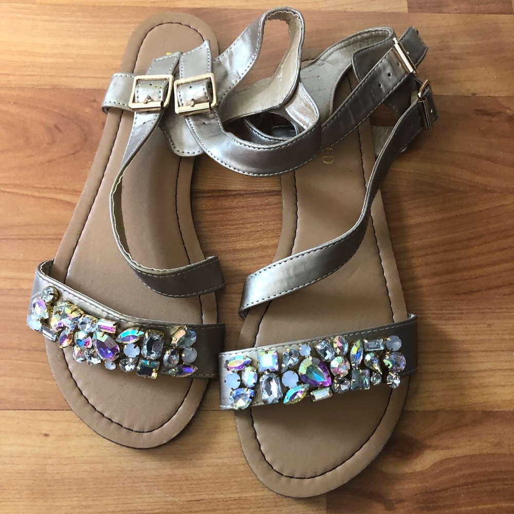 Gold flat sandal with  multicolor crystals